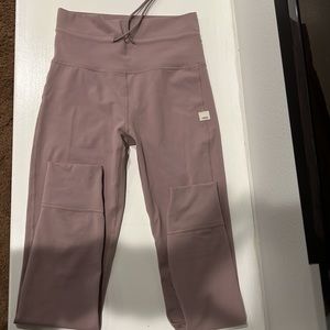 Vuori womens XS crop leggings